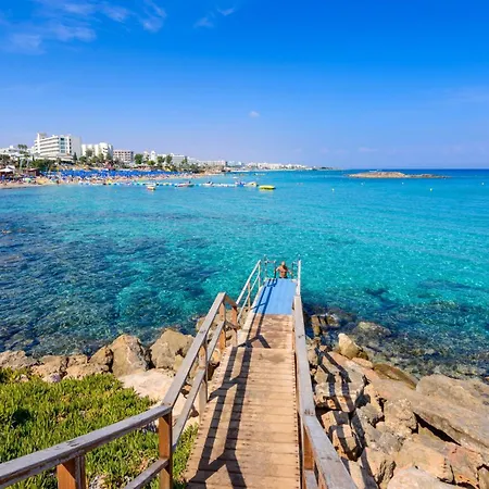 Bay #16 וילה פרוטאראס